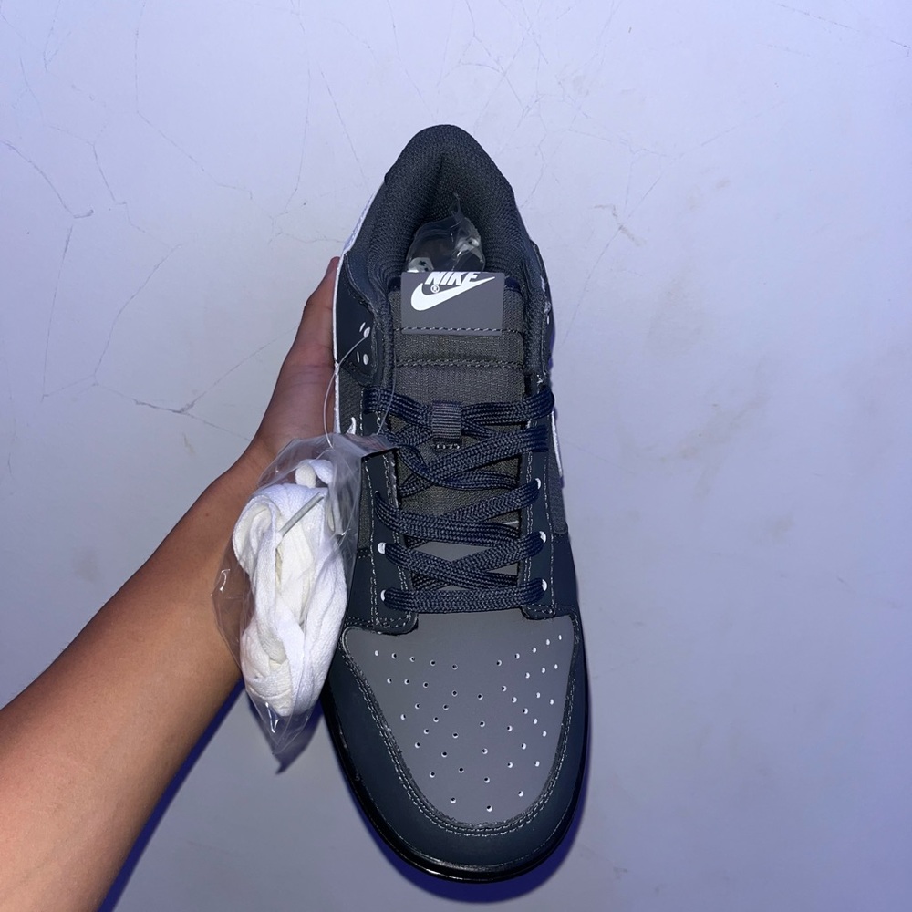 Men’s dunks - Picture 2 of 5